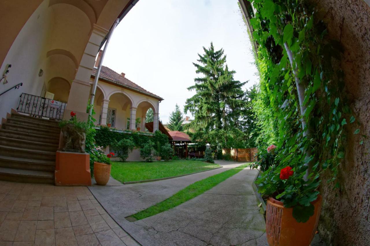 Rakoczi Guesthouse มิชโคลซ์ ภายนอก รูปภาพ